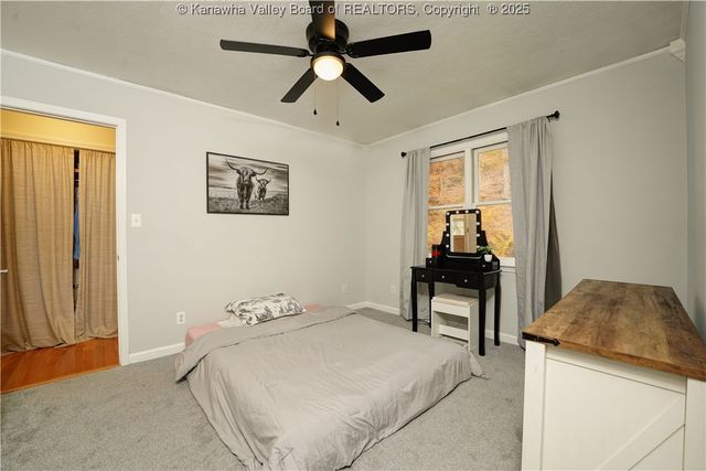 7 Good Dog Road, Charleston, WV 25312