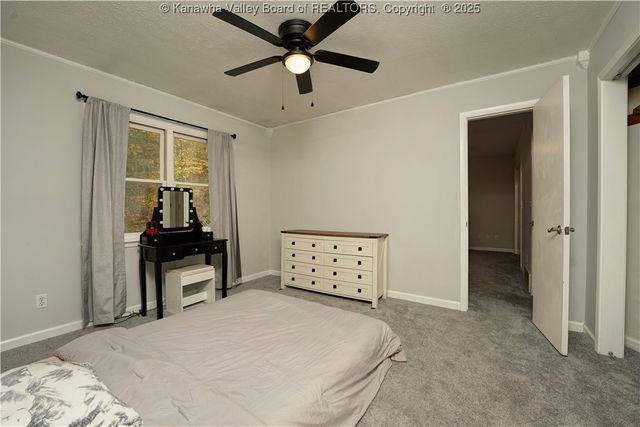 7 Good Dog Road, Charleston, WV 25312