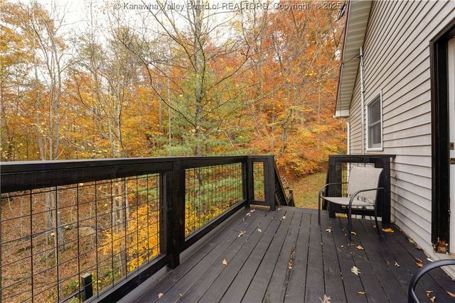 7 Good Dog Road, Charleston, WV 25312