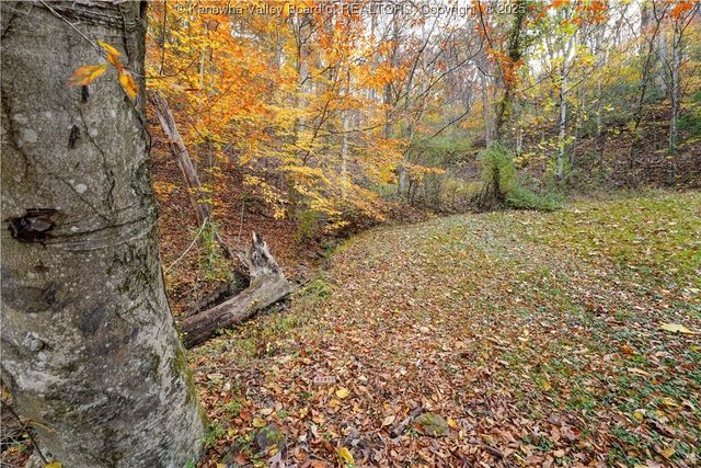 7 Good Dog Road, Charleston, WV 25312