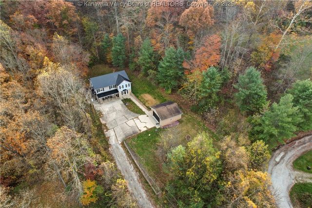 7 Good Dog Road, Charleston, WV 25312