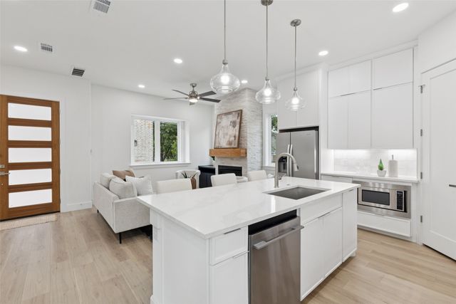 1000 W 10th Street, Dallas, TX 75208
