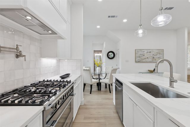 1000 W 10th Street, Dallas, TX 75208