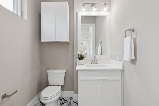 1000 W 10th Street, Dallas, TX 75208