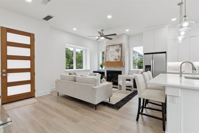 1000 W 10th Street, Dallas, TX 75208