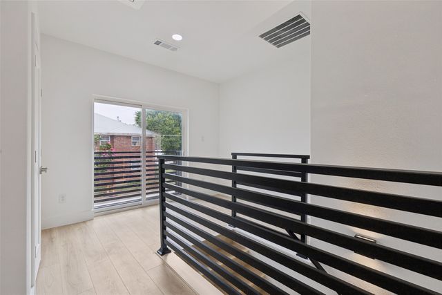 1000 W 10th Street, Dallas, TX 75208