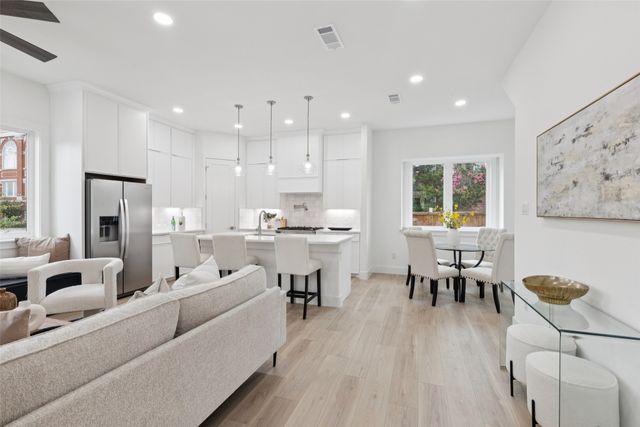 1000 W 10th Street, Dallas, TX 75208