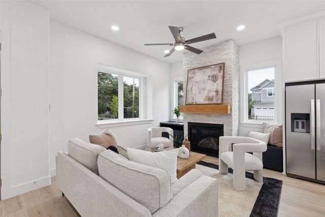 1000 W 10th Street, Dallas, TX 75208