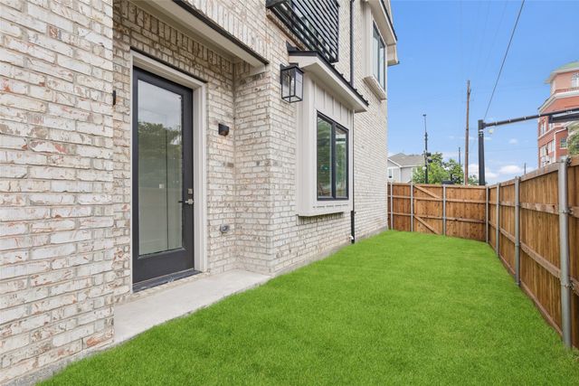 1000 W 10th Street, Dallas, TX 75208