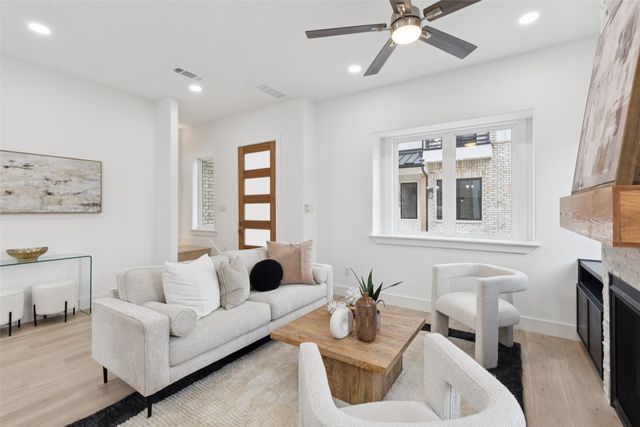 1000 W 10th Street, Dallas, TX 75208