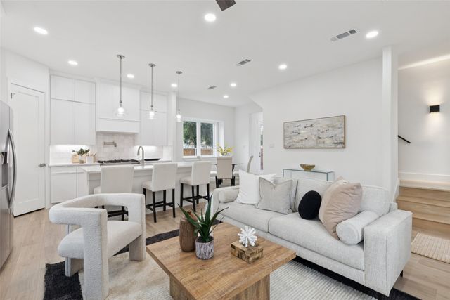 1000 W 10th Street, Dallas, TX 75208