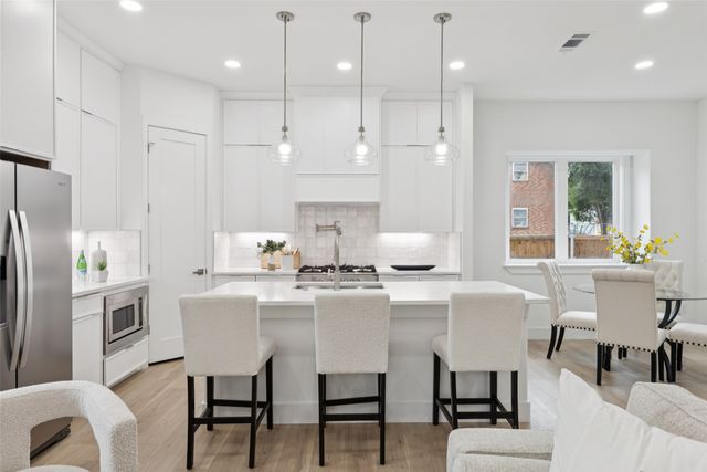1000 W 10th Street, Dallas, TX 75208
