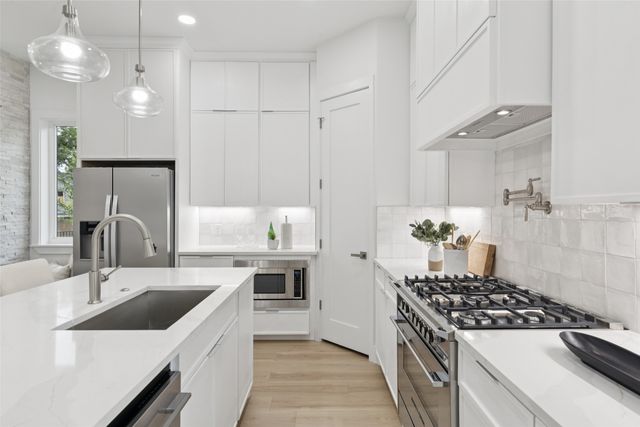 1000 W 10th Street, Dallas, TX 75208