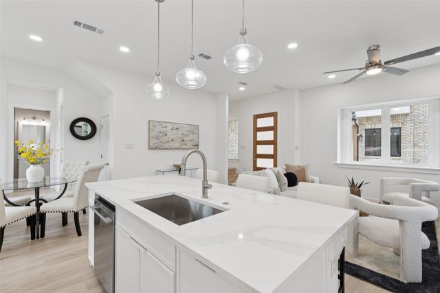 1000 W 10th Street, Dallas, TX 75208