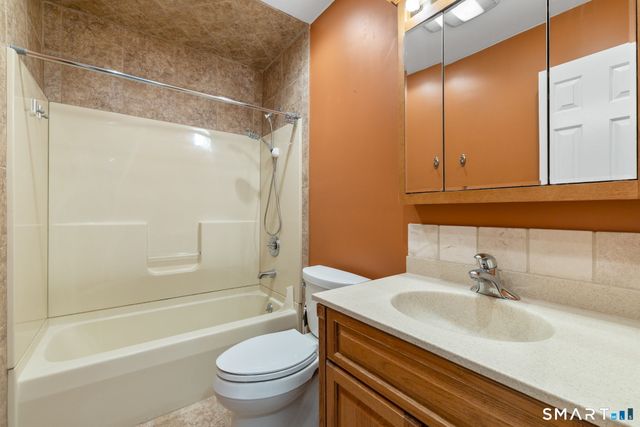 2 Mansfield Grove Road APT 362, East Haven, CT 06512