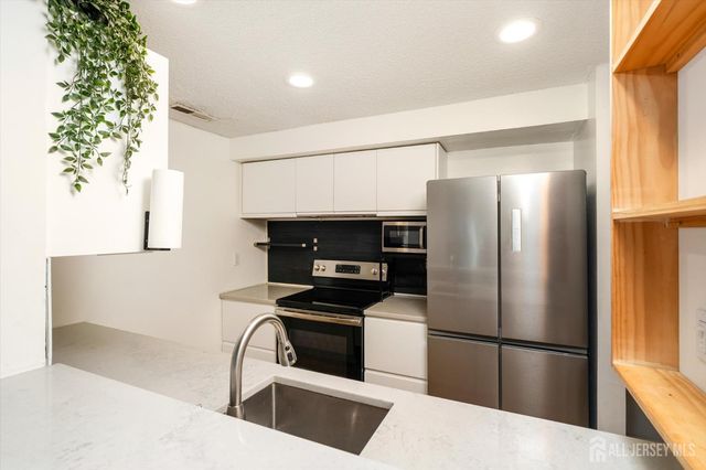 602 Aspen Drive, Plainsboro, NJ 08536
