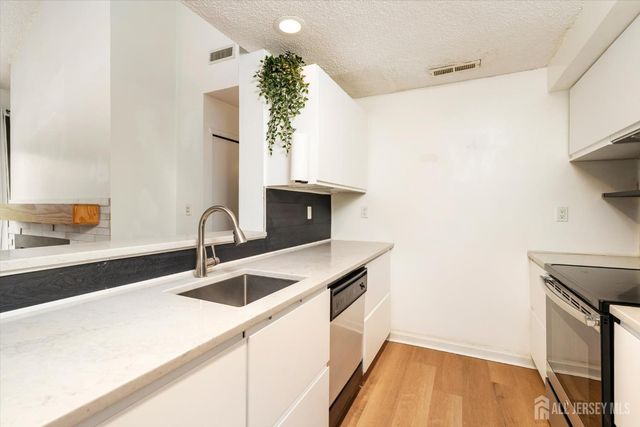602 Aspen Drive, Plainsboro, NJ 08536