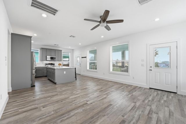 4025 A Vista Boulevard, Galveston, TX 77554