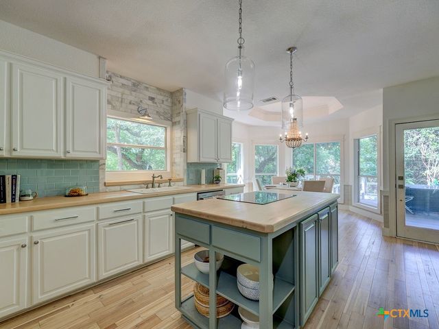 400 Royal View Road, Salado, TX 76571