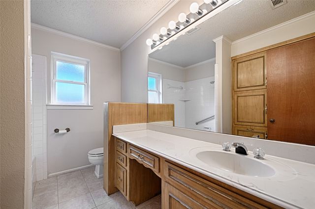 1013 Mountain Terrace, Hurst, TX 76053
