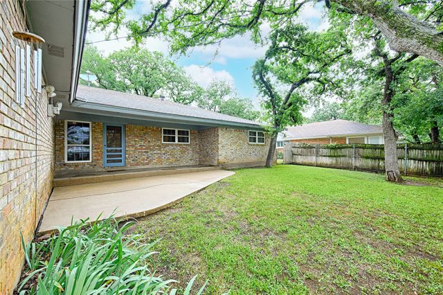 1013 Mountain Terrace, Hurst, TX 76053