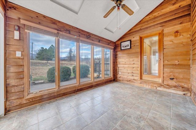 112 Donegal LN, Bedford, VA 24523