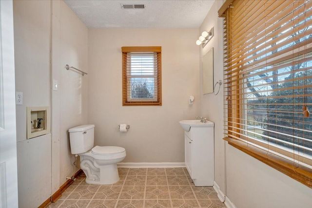 112 Donegal LN, Bedford, VA 24523