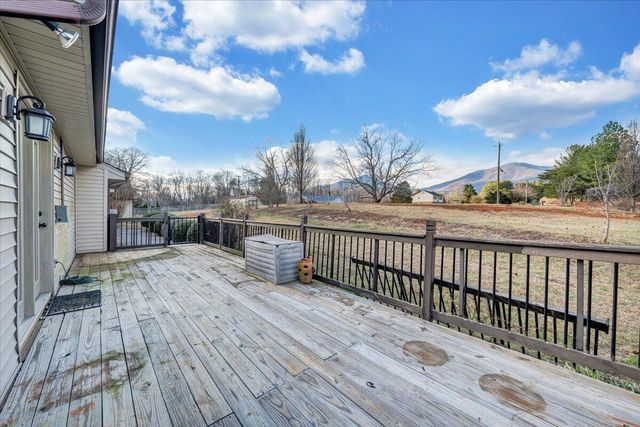 112 Donegal LN, Bedford, VA 24523