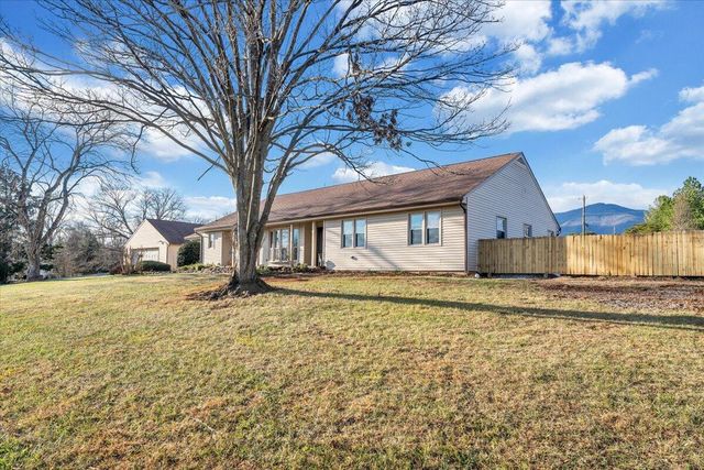 112 Donegal LN, Bedford, VA 24523