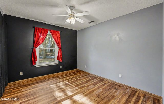 8 Factory Creek Road, Beaufort, SC 29907