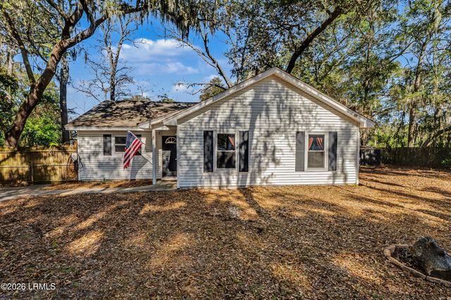8 Factory Creek Road, Beaufort, SC 29907
