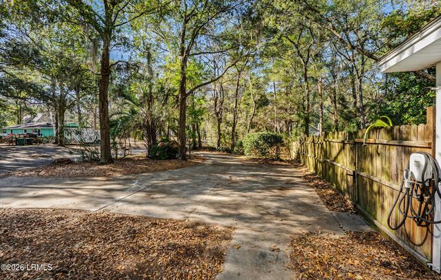 8 Factory Creek Road, Beaufort, SC 29907