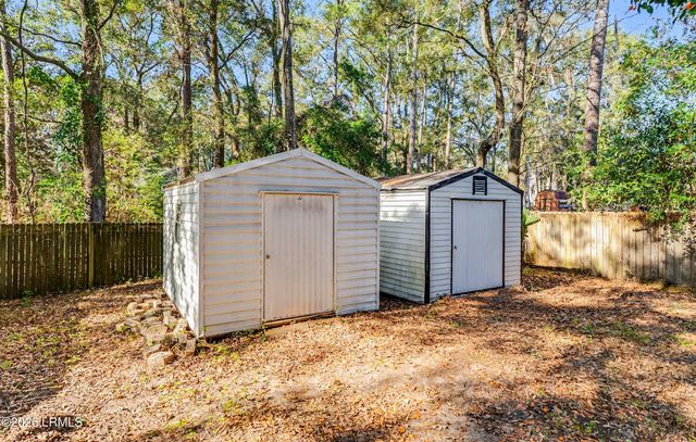 8 Factory Creek Road, Beaufort, SC 29907