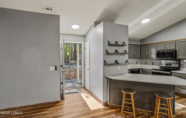 8 Factory Creek Road, Beaufort, SC 29907