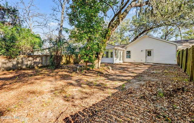 8 Factory Creek Road, Beaufort, SC 29907