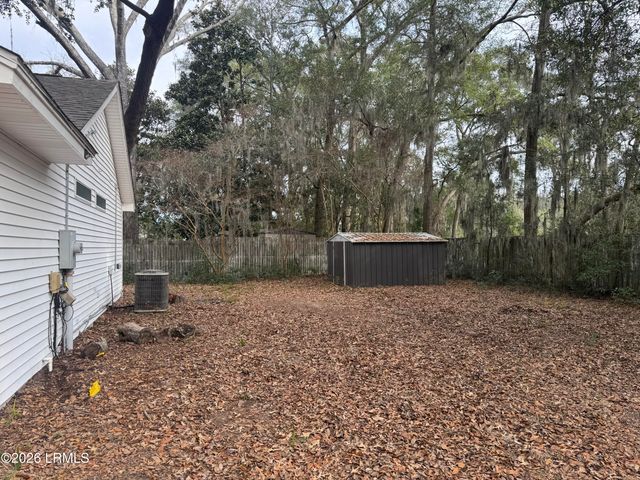 8 Factory Creek Road, Beaufort, SC 29907