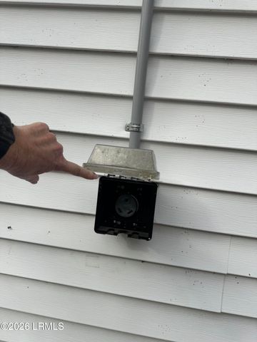 8 Factory Creek Road, Beaufort, SC 29907