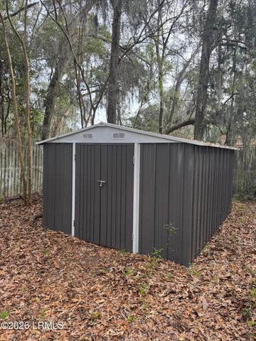 8 Factory Creek Road, Beaufort, SC 29907