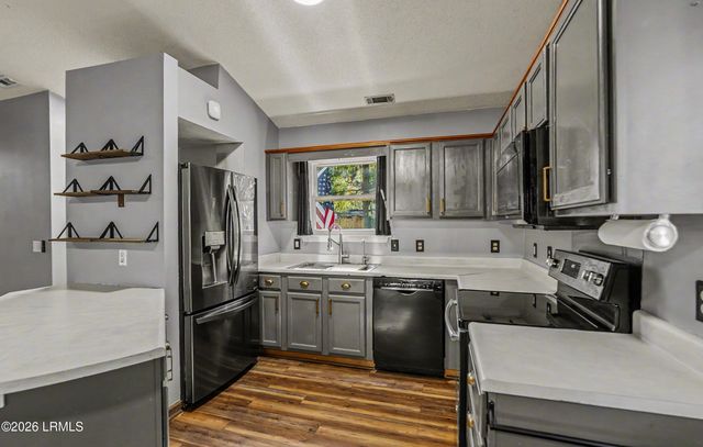 8 Factory Creek Road, Beaufort, SC 29907