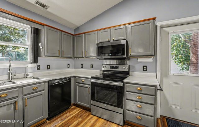 8 Factory Creek Road, Beaufort, SC 29907