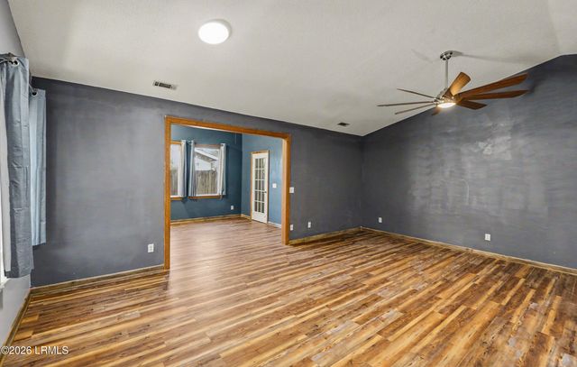 8 Factory Creek Road, Beaufort, SC 29907