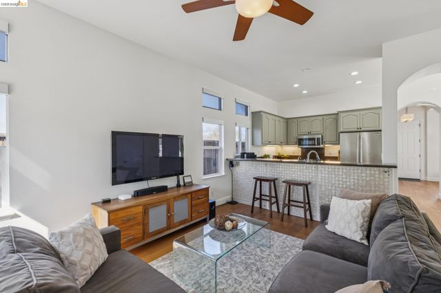 548 Gabriel Ct, Walnut Creek, CA 94597