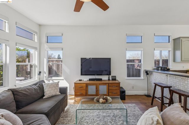 548 Gabriel Ct, Walnut Creek, CA 94597