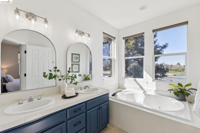 548 Gabriel Ct, Walnut Creek, CA 94597