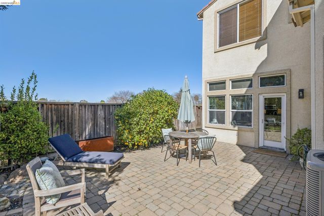 548 Gabriel Ct, Walnut Creek, CA 94597