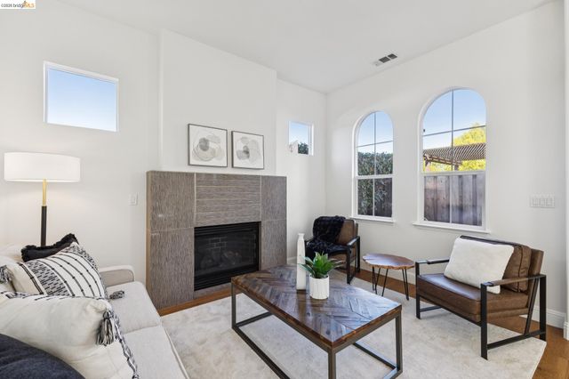 548 Gabriel Ct, Walnut Creek, CA 94597