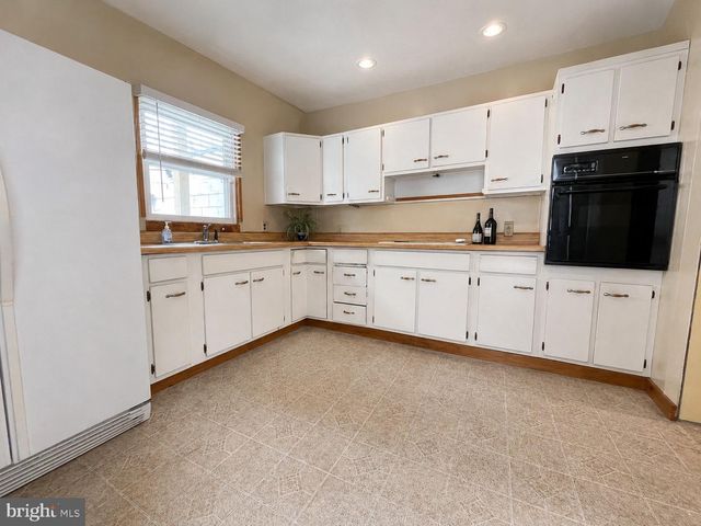 2034 S 3RD ST, Philadelphia, PA 19148