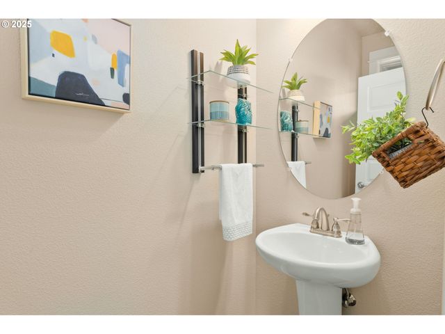 312 Se 13TH Pl, Canby, OR 97013