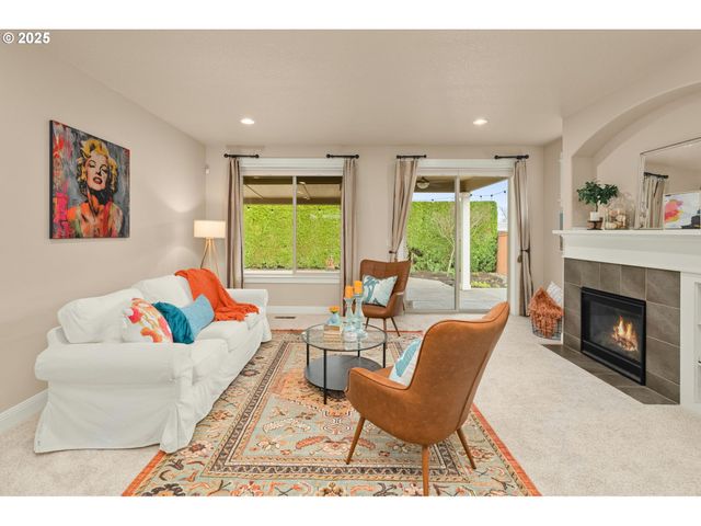 312 Se 13TH Pl, Canby, OR 97013