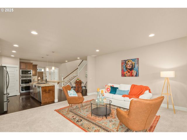 312 Se 13TH Pl, Canby, OR 97013